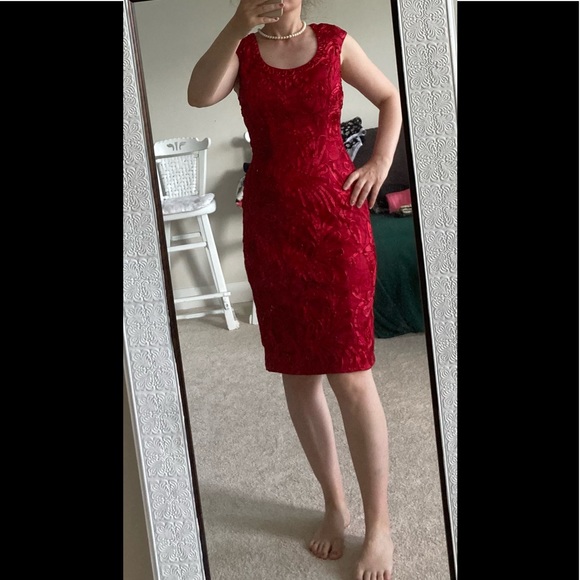Elegant red dress, size 2. Never worn. - Picture 4 of 9